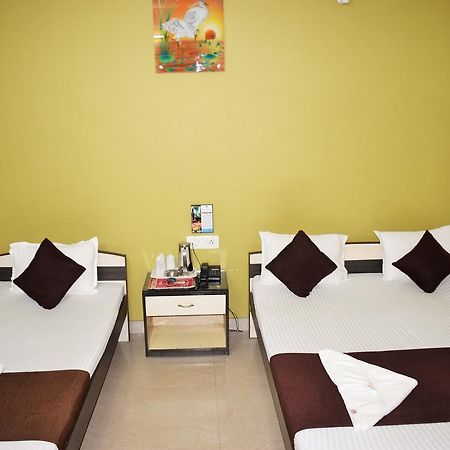 Hotel Debjyoti Силигури Экстерьер фото