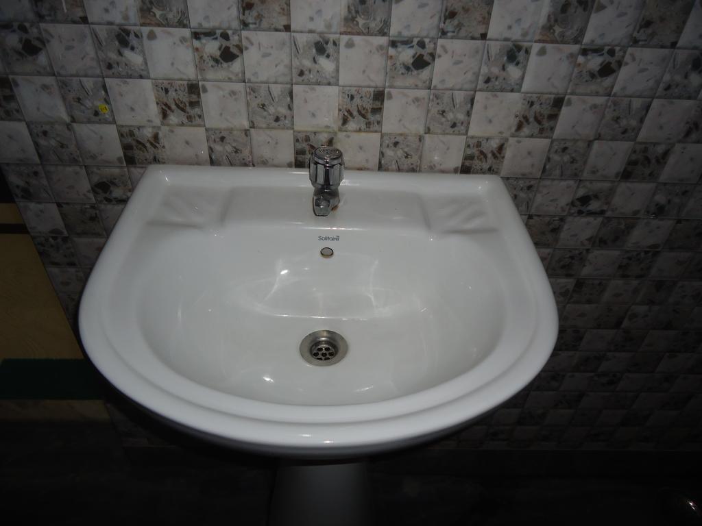 Hotel Debjyoti Силигури Номер фото