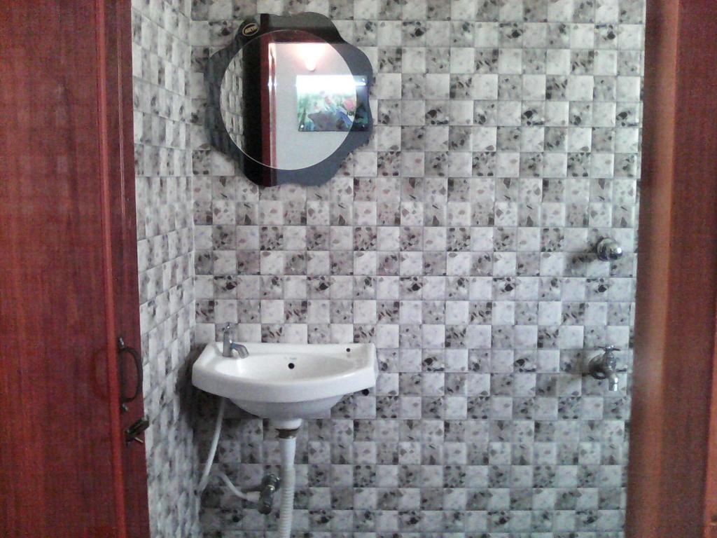 Hotel Debjyoti Силигури Экстерьер фото