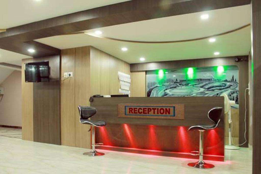 Hotel Debjyoti Силигури Экстерьер фото