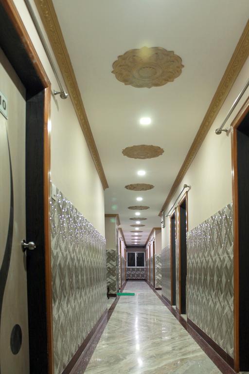 Hotel Debjyoti Силигури Экстерьер фото