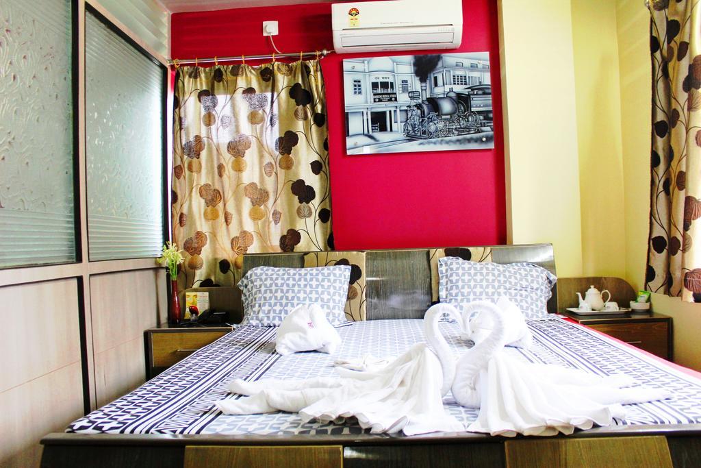 Hotel Debjyoti Силигури Экстерьер фото
