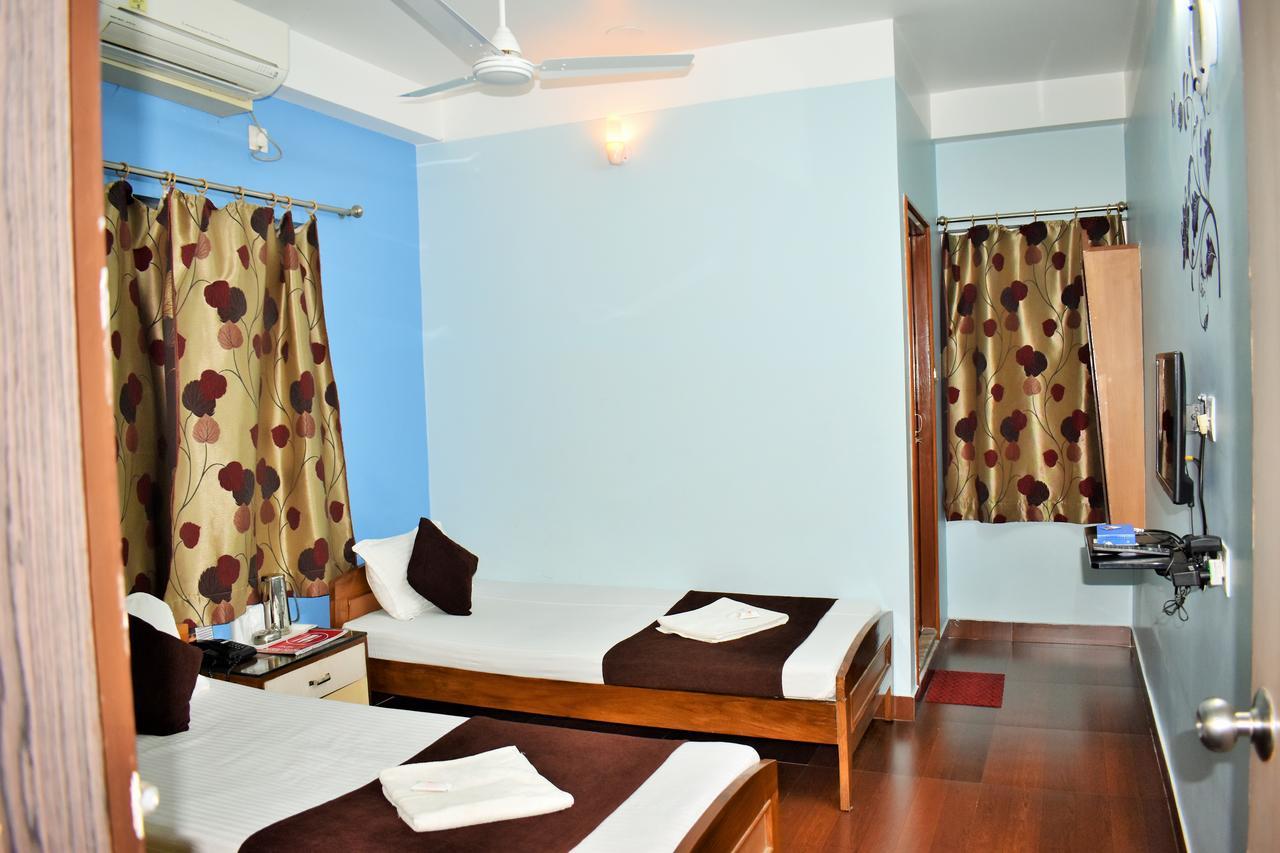 Hotel Debjyoti Силигури Экстерьер фото