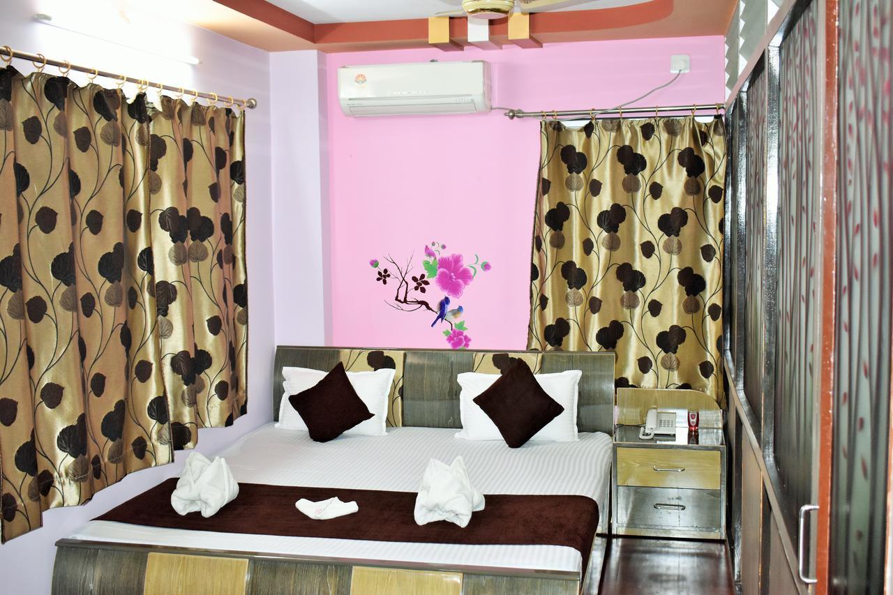 Hotel Debjyoti Силигури Экстерьер фото