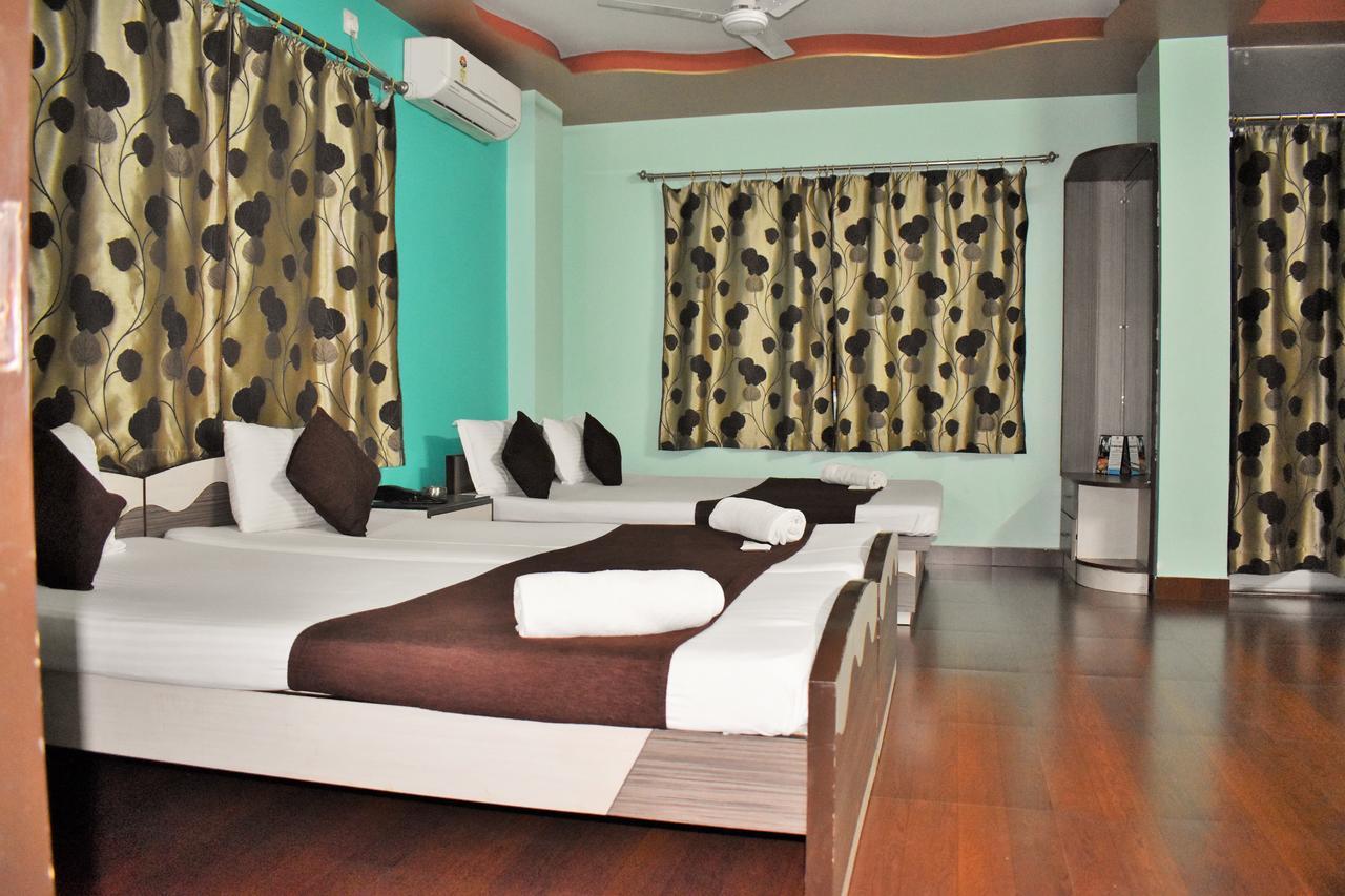 Hotel Debjyoti Силигури Экстерьер фото