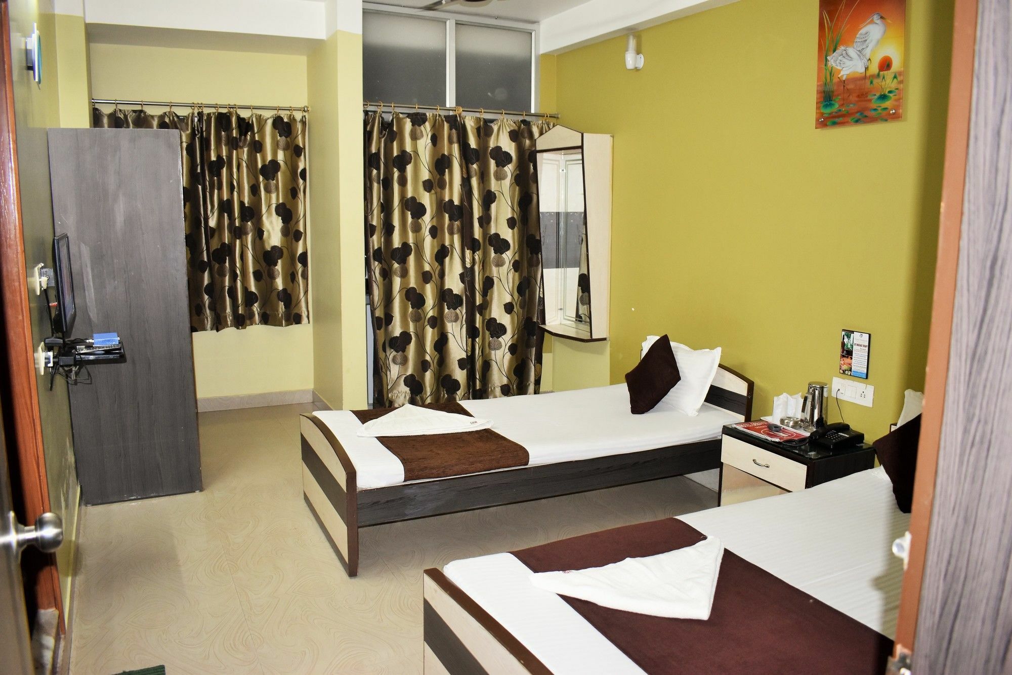 Hotel Debjyoti Силигури Экстерьер фото