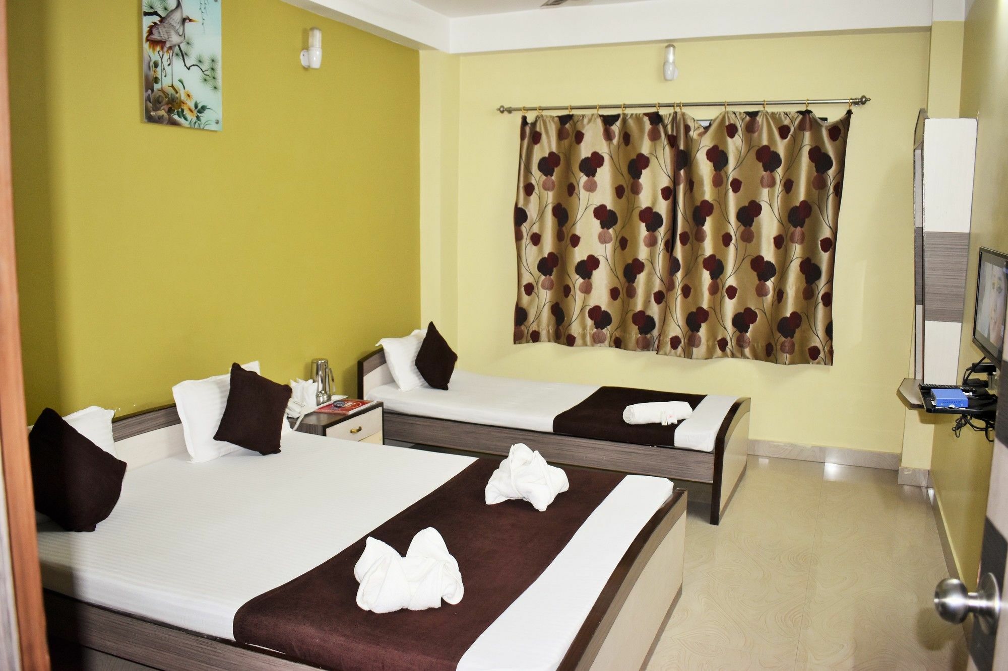 Hotel Debjyoti Силигури Экстерьер фото