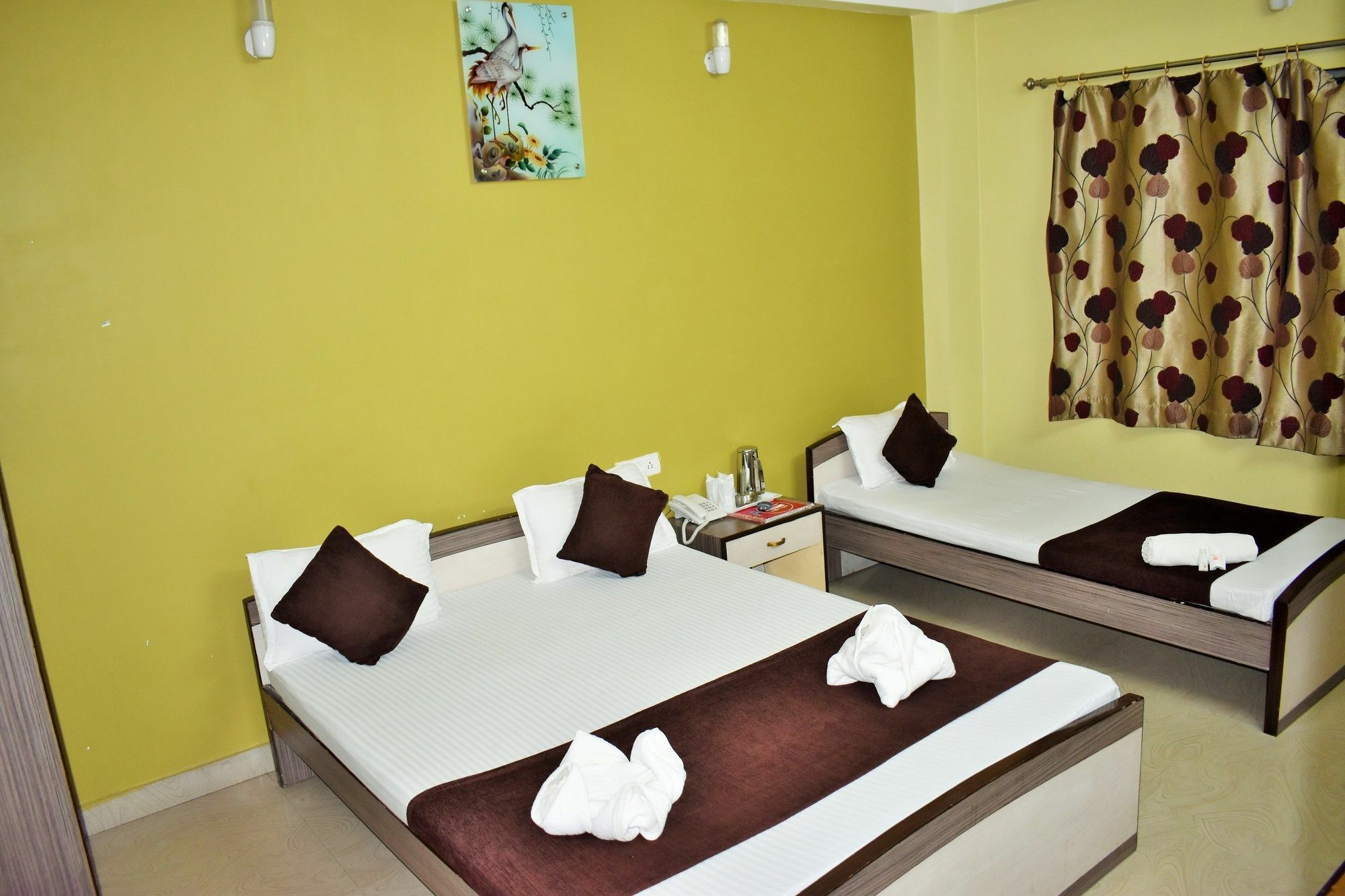 Hotel Debjyoti Силигури Экстерьер фото